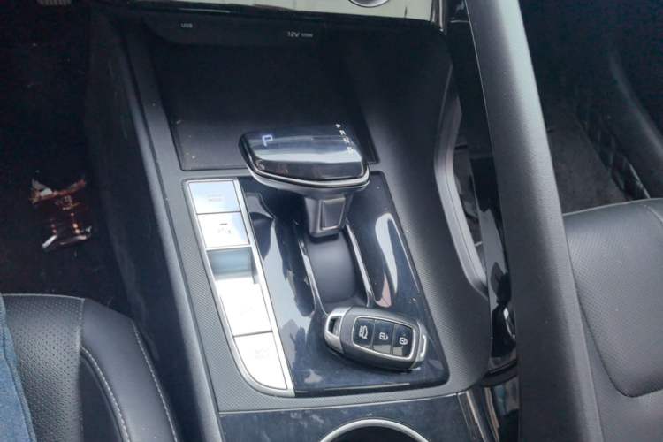 Used Hyundai Elantra 2021 1.5L CVT GLX Elite Edition Gear Lever