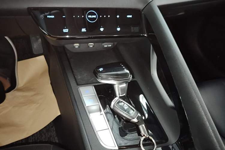 Used Hyundai Elantra 2021 1.5L CVT GLX Elite Edition Gear Lever