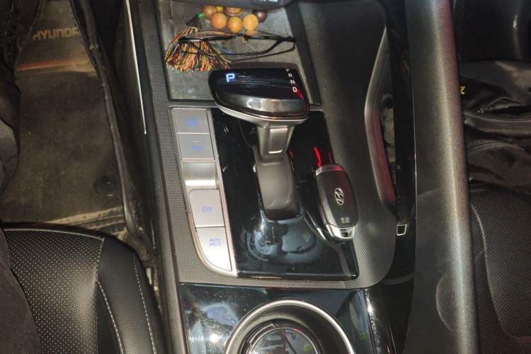 Used Hyundai Elantra 2021 1.5L CVT LUX Prestige Edition Gear Lever