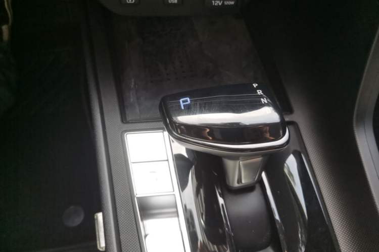 Used Hyundai Elantra 2021 1.5L CVT LUX Prestige Edition Gear Lever