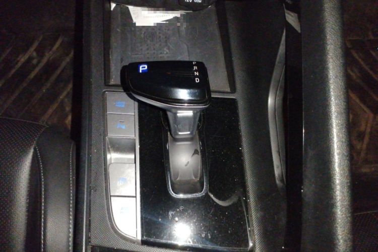 Used Hyundai Elantra 2021 1.5L CVT LUX Prestige Edition Gear Lever