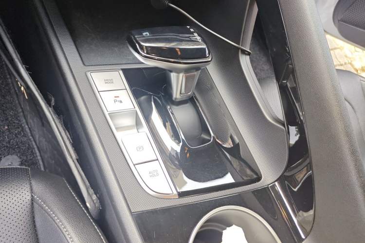 Used Hyundai Elantra 2021 1.5L CVT GLX Elite Edition Gear Lever
