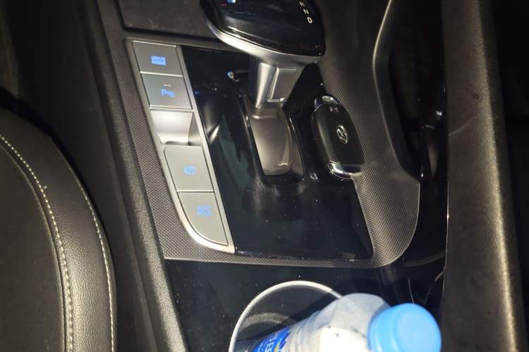 Used Hyundai Elantra 2021 1.5L CVT GLX Elite Edition Gear Lever