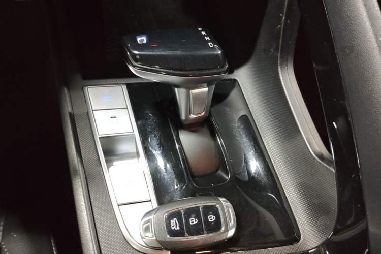 Used Hyundai Elantra 2021 1.5L CVT LUX Prestige Edition Gear Lever