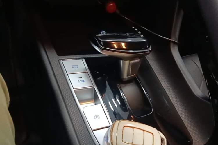 Used Hyundai Elantra 2021 1.5L CVT GLX Elite Edition Gear Lever