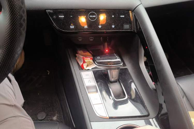 Used Hyundai Elantra 2021 1.5L CVT GLX Elite Edition Gear Lever