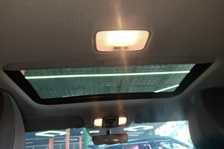 Used Hyundai Elantra 2021 1.5L CVT GLX Elite Edition Headliner