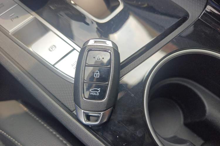 Used Hyundai Elantra 2021 1.5L CVT GLX Elite Edition Interior 1