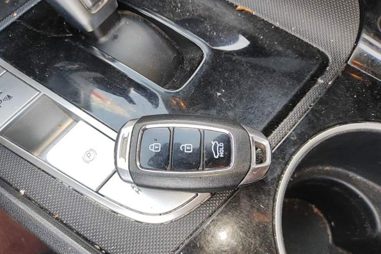 Used Hyundai Elantra 2021 1.5L CVT GLX Elite Edition Interior 1