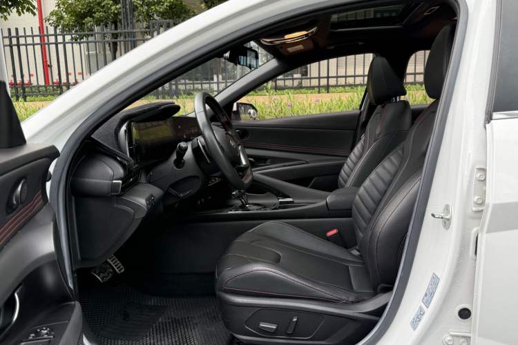 Used Hyundai Elantra 2021 240TGDi DCT LUX Prestige Edition Interior 1