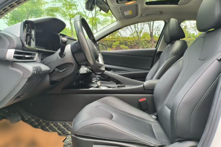 Used Hyundai Elantra 2021 1.5L CVT GLX Elite Edition Interior 1