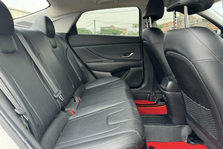 Used Hyundai Elantra 2021 1.5L CVT LUX Prestige Edition Interior 1