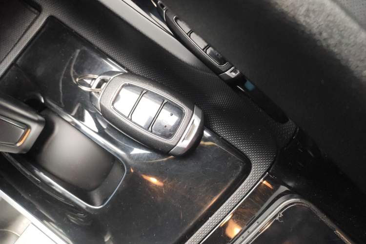 Used Hyundai Elantra 2021 1.5L CVT LUX Prestige Edition Interior 1