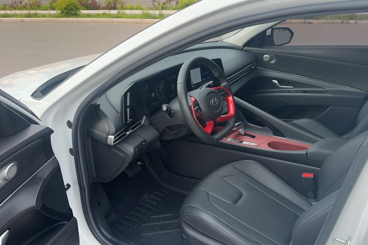 Used Hyundai Elantra 2021 1.5L CVT LUX Prestige Edition Interior 1