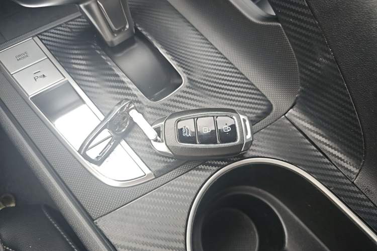 Used Hyundai Elantra 2021 1.5L CVT LUX Prestige Edition Interior 1