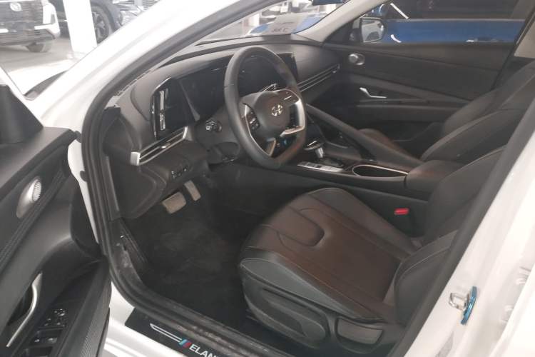 Used Hyundai Elantra 2021 1.5L CVT GLX Elite Edition Interior 1