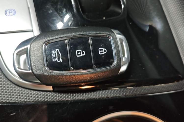 Used Hyundai Elantra 2021 1.5L CVT LUX Prestige Edition Interior 1