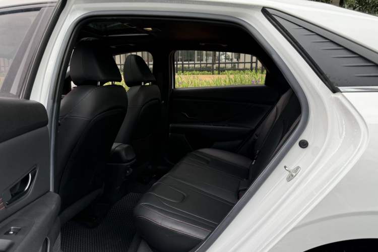 Used Hyundai Elantra 2021 240TGDi DCT LUX Prestige Edition Interior 2