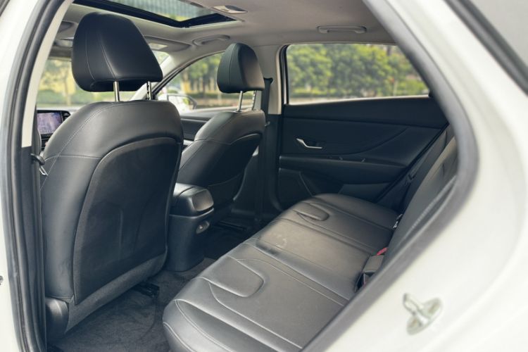 Used Hyundai Elantra 2021 1.5L CVT GLX Elite Edition Interior 2