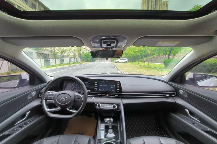 Used Hyundai Elantra 2021 1.5L CVT GLX Elite Edition Interior 2