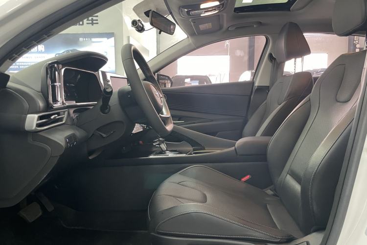 Used Hyundai Elantra 2021 1.5L CVT GLX Elite Edition Interior 2