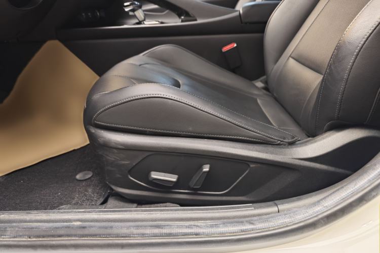 Used Hyundai Elantra 2021 1.5L CVT LUX Prestige Edition Interior 3