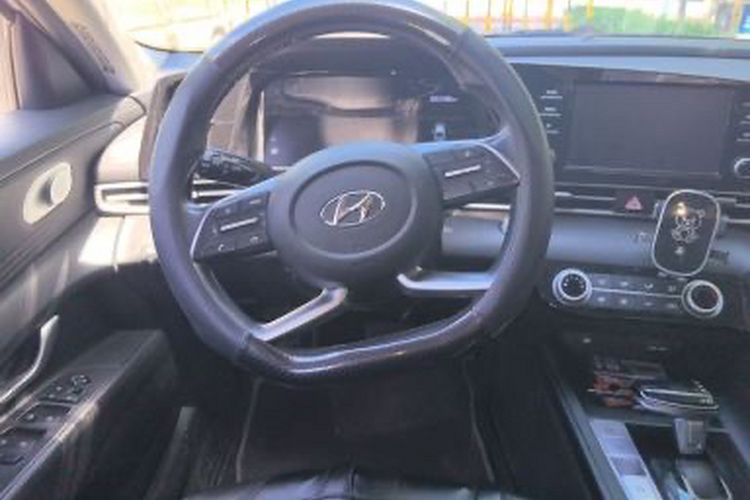 Used Hyundai Elantra 2021 1.5L CVT GLX Elite Edition Interior 3