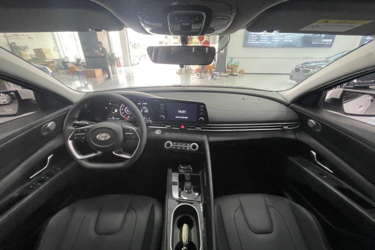 Used Hyundai Elantra 2021 1.5L CVT GLX Elite Edition Interior 3