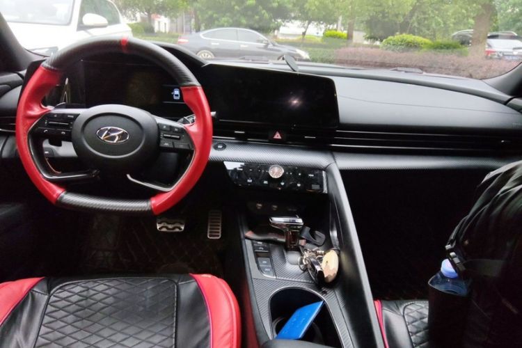 Used Hyundai Elantra 2021 240TGDi DCT LUX Prestige Edition Interior 4