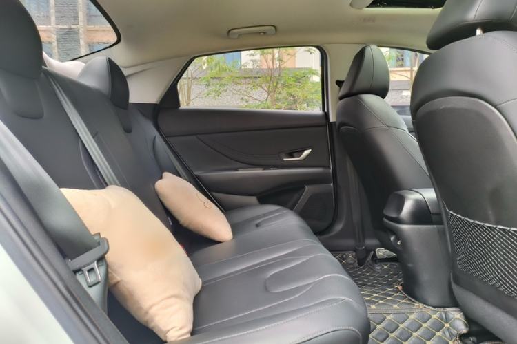 Used Hyundai Elantra 2021 1.5L CVT GLX Elite Edition Interior 4