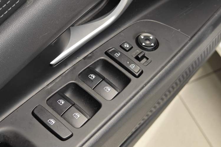 Used Hyundai Elantra 2021 1.5L CVT LUX Prestige Edition Interior 4