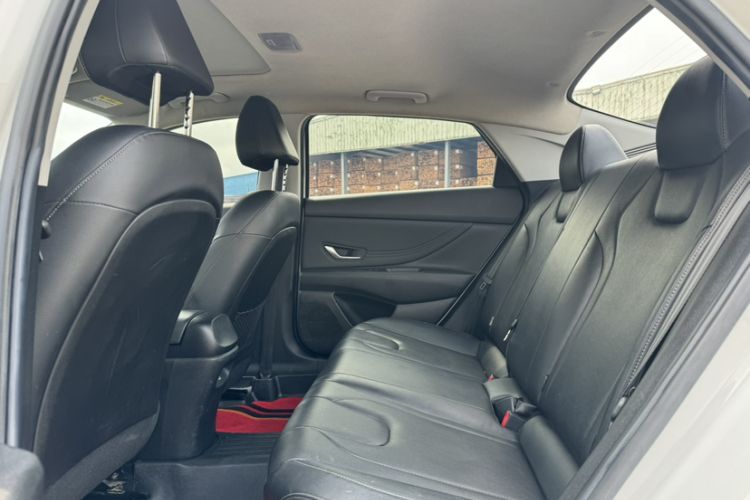Used Hyundai Elantra 2021 1.5L CVT LUX Prestige Edition Interior 4