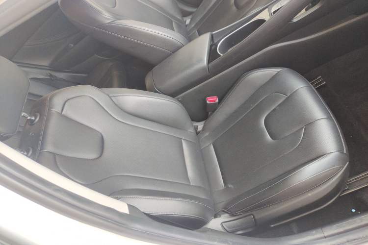 Used Hyundai Elantra 2021 1.5L CVT LUX Prestige Edition Interior 4