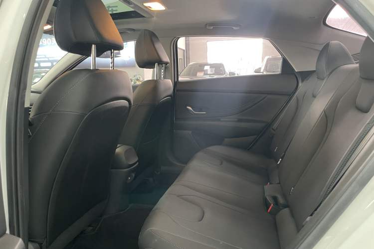 Used Hyundai Elantra 2021 1.5L CVT GLX Elite Edition Interior 4