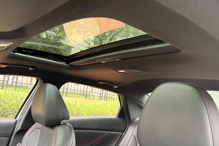 Used Hyundai Elantra 2021 240TGDi DCT LUX Prestige Edition Interior 5