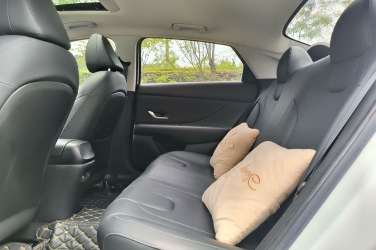 Used Hyundai Elantra 2021 1.5L CVT GLX Elite Edition Interior 5