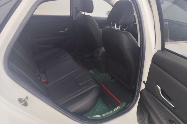 Used Hyundai Elantra 2021 1.5L CVT LUX Prestige Edition Interior 5