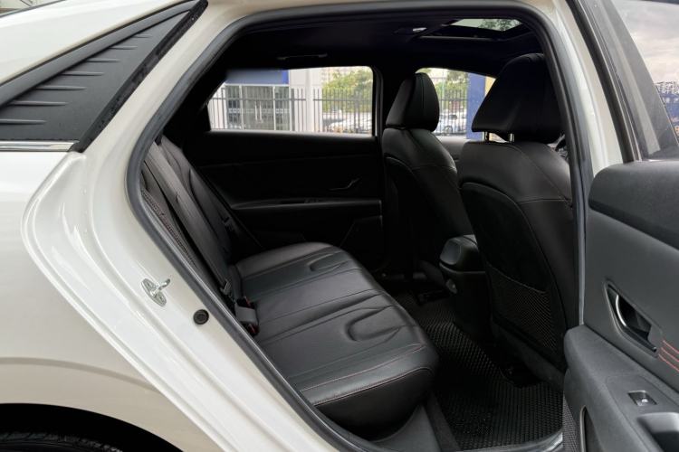 Used Hyundai Elantra 2021 240TGDi DCT LUX Prestige Edition Interior 7