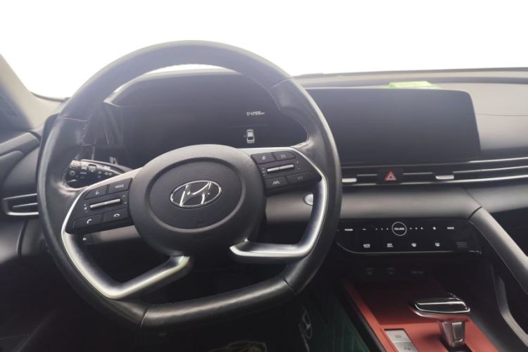 Used Hyundai Elantra 2021 1.5L CVT LUX Prestige Edition Interior 7