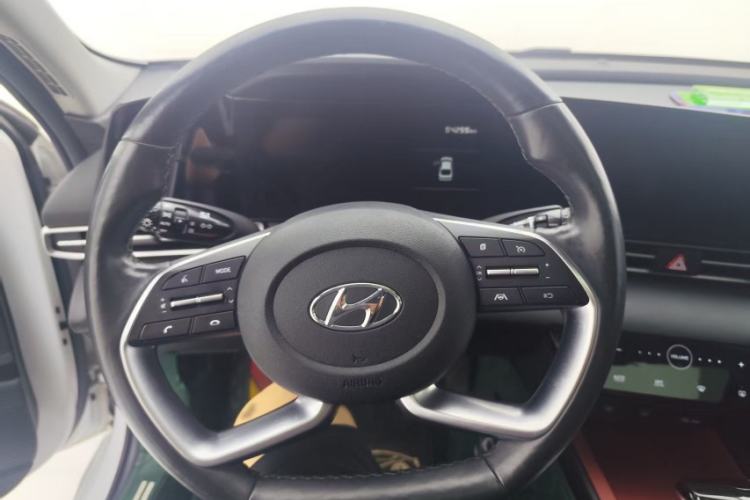 Used Hyundai Elantra 2021 1.5L CVT LUX Prestige Edition Interior 8