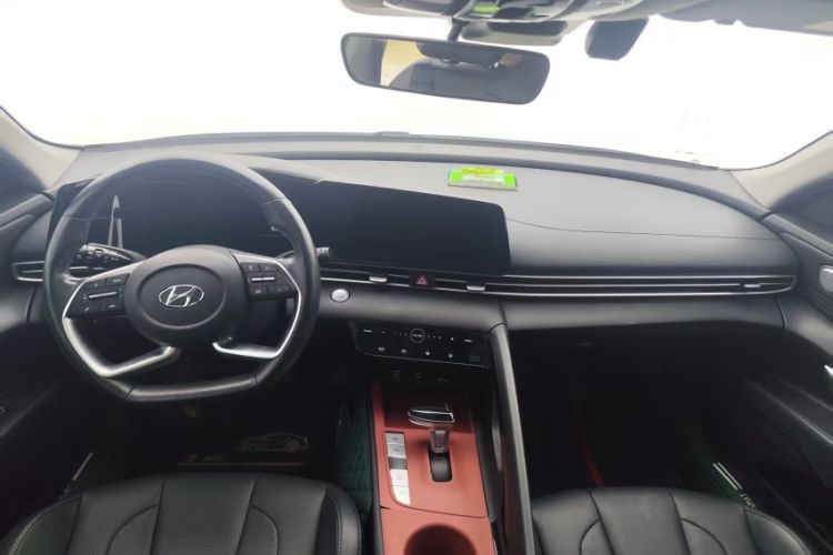 Used Hyundai Elantra 2021 1.5L CVT LUX Prestige Edition Interior 9