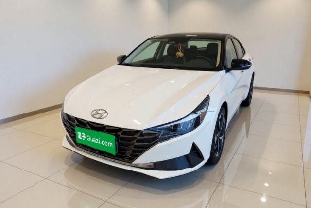 Ojetý Hyundai Elantra 2021 1.5L CVT LUX Prestige Edition