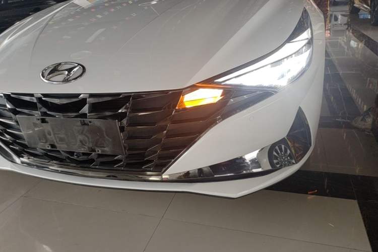 Used Hyundai Elantra 2021 1.5L CVT GLX Elite Edition Left Front Headlight