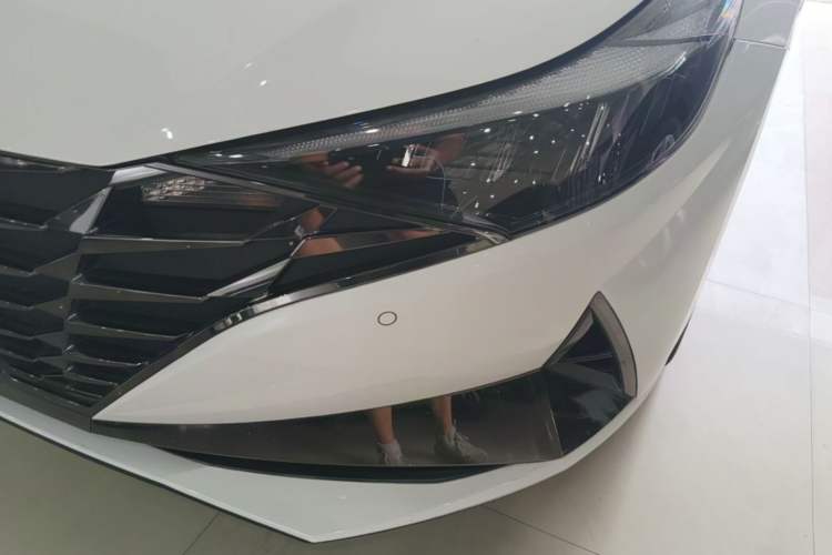 Used Hyundai Elantra 2021 1.5L CVT GLX Elite Edition Left Front Headlight