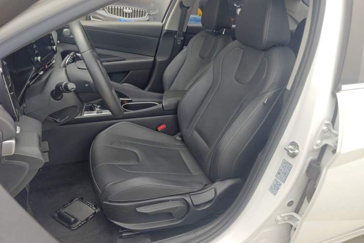 Used Hyundai Elantra 2021 1.5L CVT GLX Elite Edition Left Front Seat