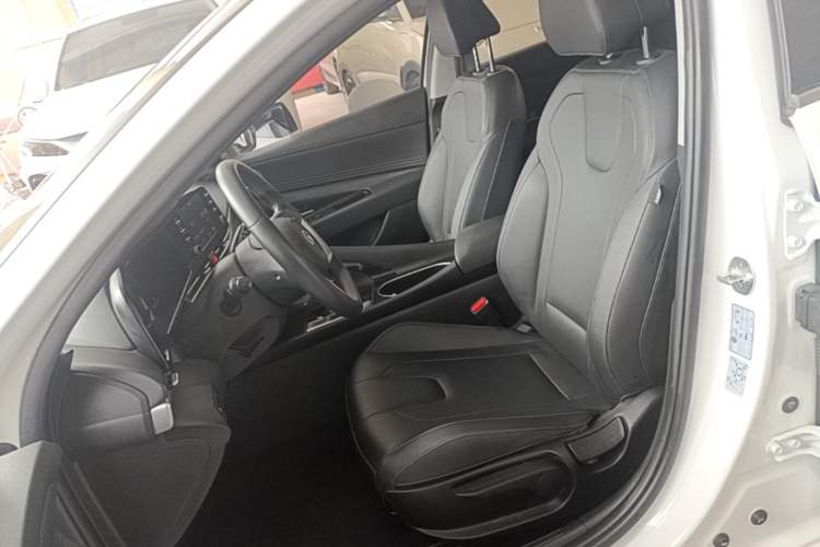Used Hyundai Elantra 2021 1.5L CVT GLX Elite Edition Left Front Seat