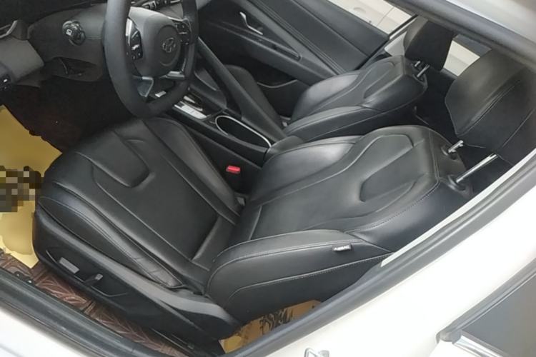 Used Hyundai Elantra 2021 1.5L CVT LUX Prestige Edition Left Front Seat