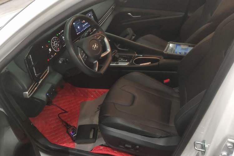 Used Hyundai Elantra 2021 1.5L CVT GLX Elite Edition Left Front Seat