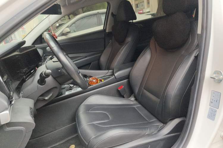 Used Hyundai Elantra 2021 1.5L CVT LUX Prestige Edition Left Front Seat