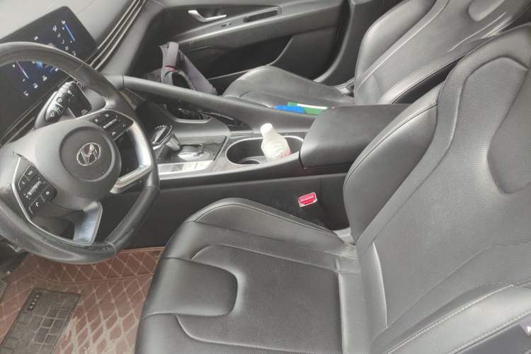 Used Hyundai Elantra 2021 1.5L CVT LUX Prestige Edition Left Front Seat